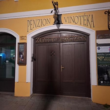 Penzion A Vinoteka Hrozen Kroměříž Exterior foto