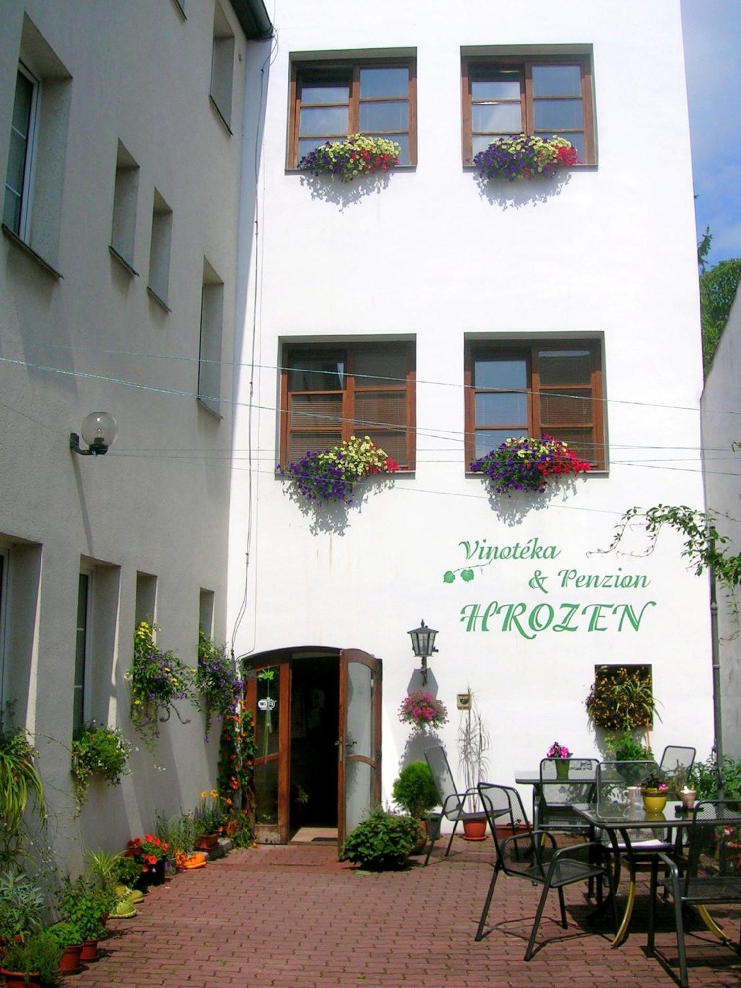 Penzion A Vinoteka Hrozen Kroměříž Exterior foto